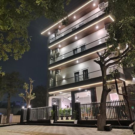 Emerald Suites Greater Noida Zewnętrze zdjęcie