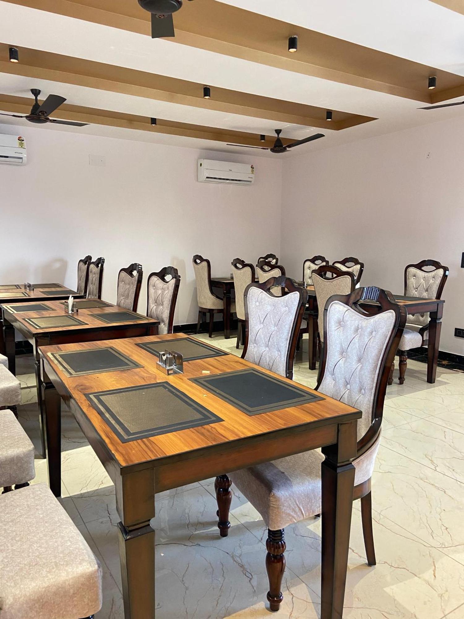 Emerald Suites Greater Noida Zewnętrze zdjęcie
