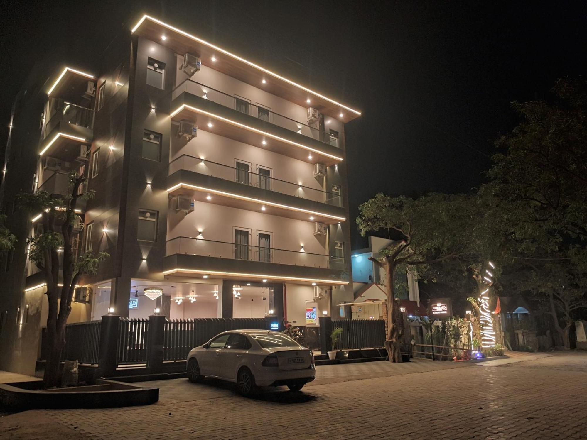 Emerald Suites Greater Noida Zewnętrze zdjęcie