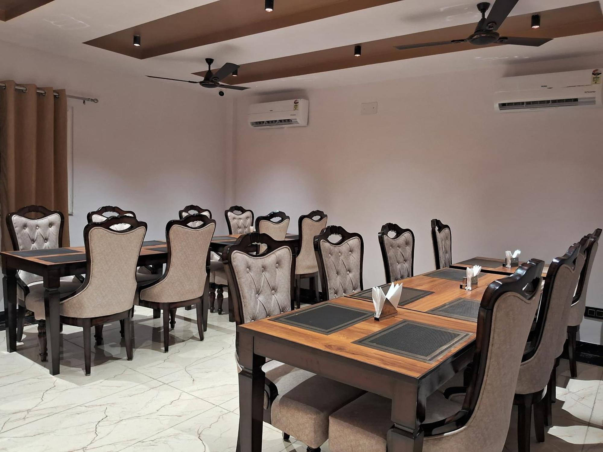 Emerald Suites Greater Noida Zewnętrze zdjęcie